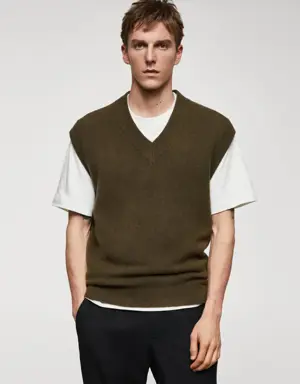 V-neck knitted vest
