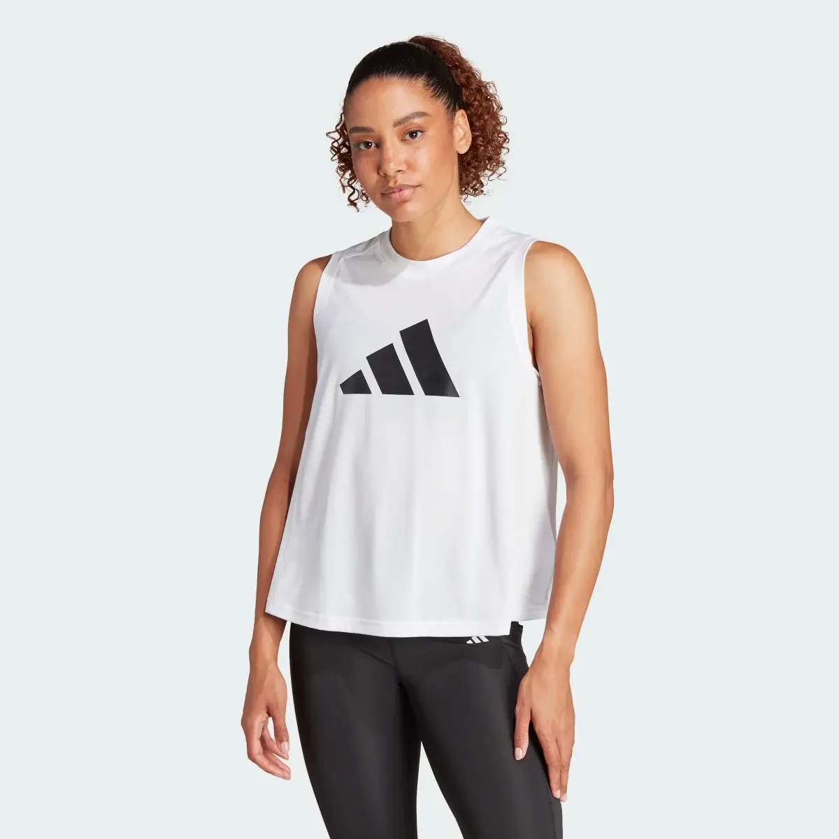 Adidas Playera sin Mangas de Entrenamiento Train Essentials Big Performance Logo. 2