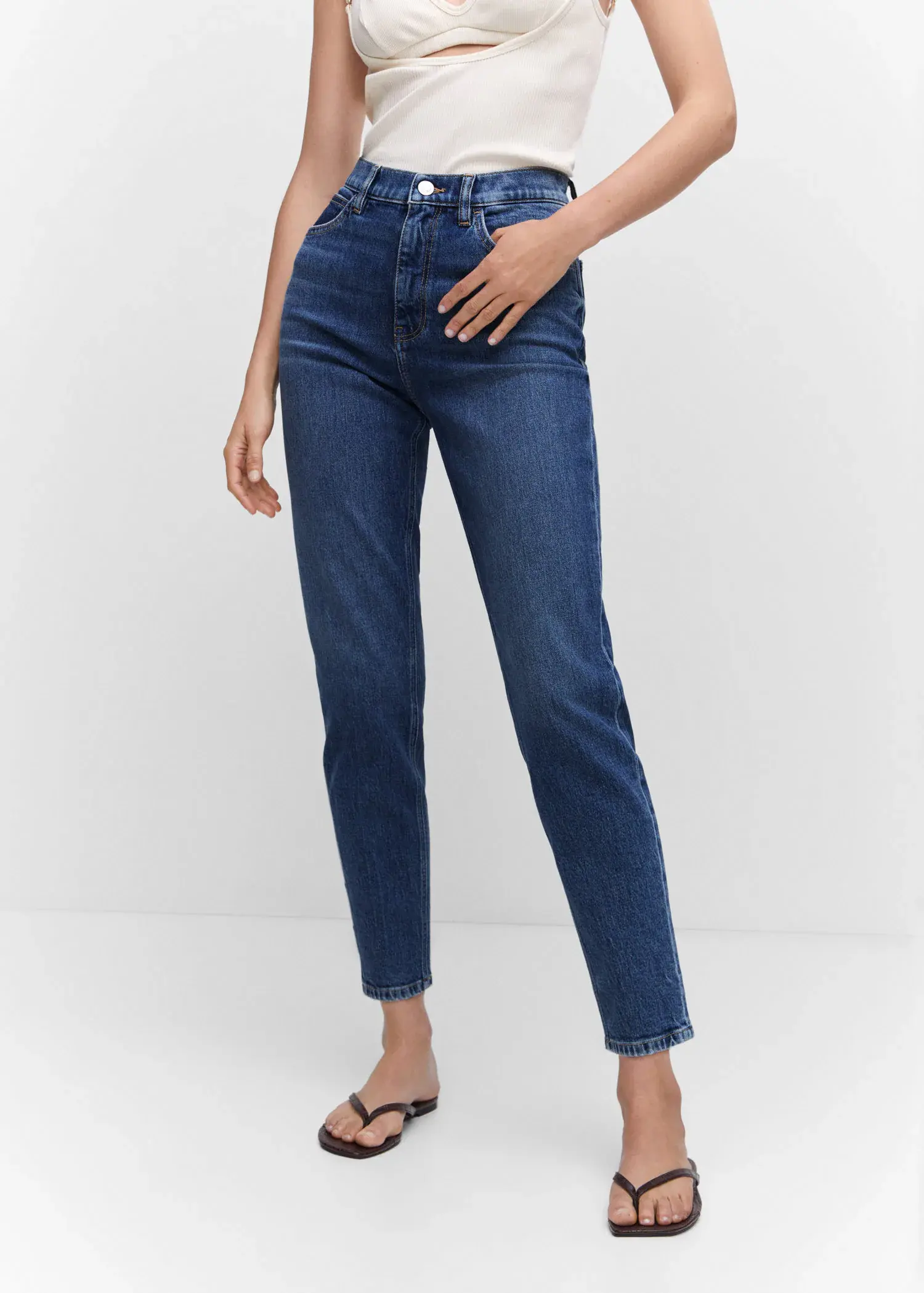 Mango Comfort Mom-Jeans mit hoher Bundhöhe. 1