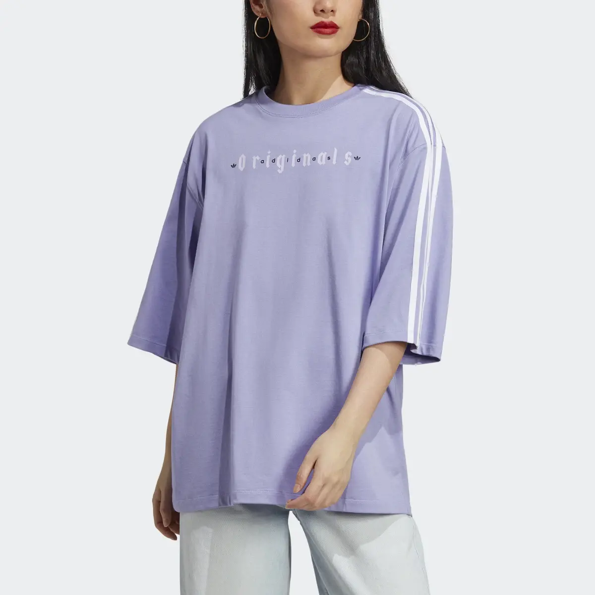 Adidas T-shirt oversize. 1 Adidas T-shirt oversize. 1