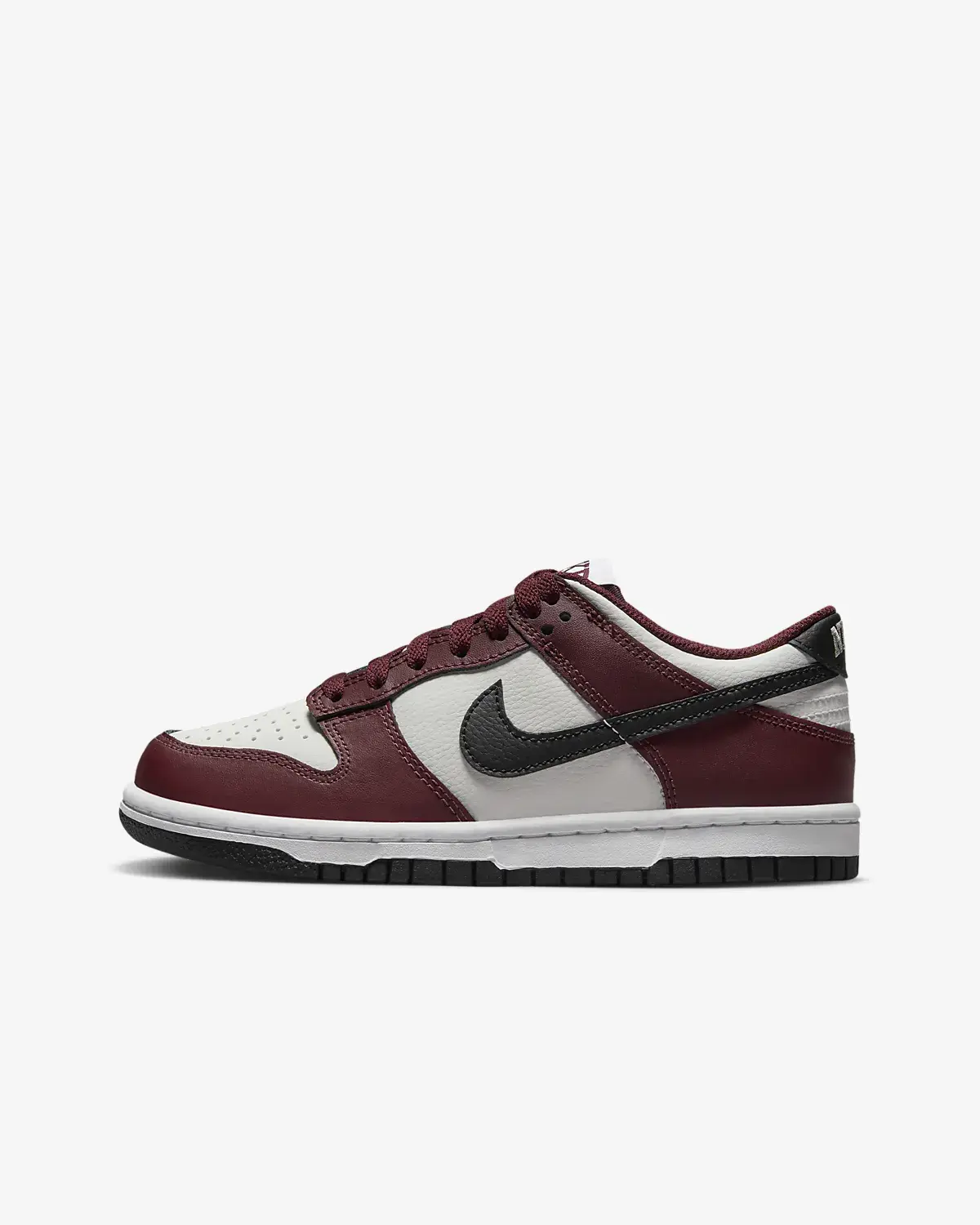 Nike Dunk Low. 1