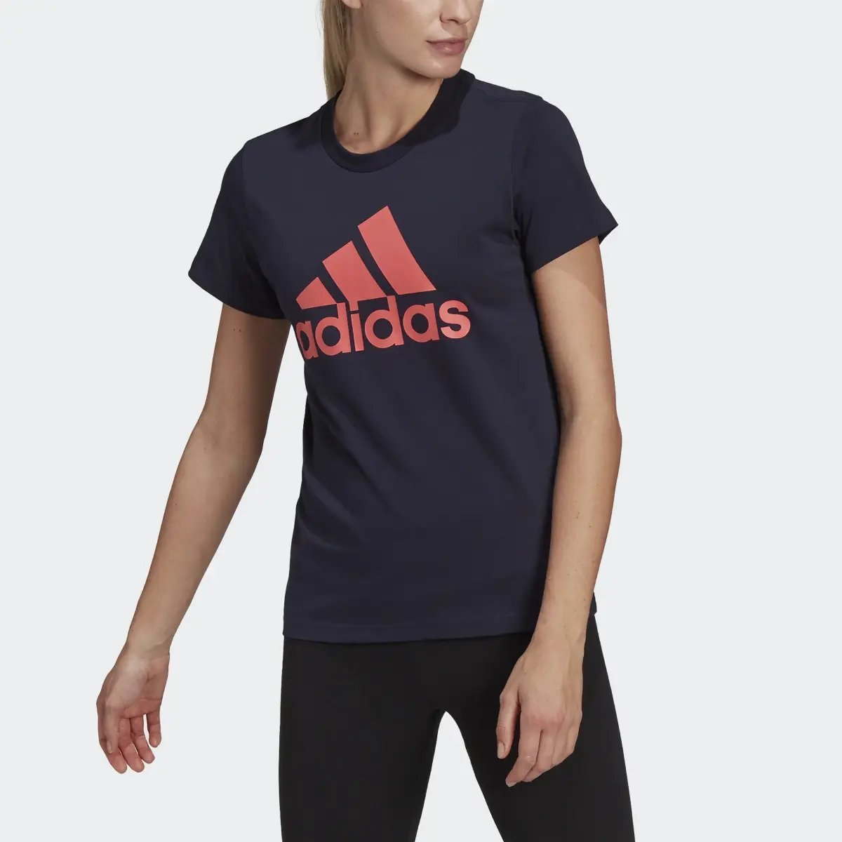 Adidas T-shirt LOUNGEWEAR Essentials. 1