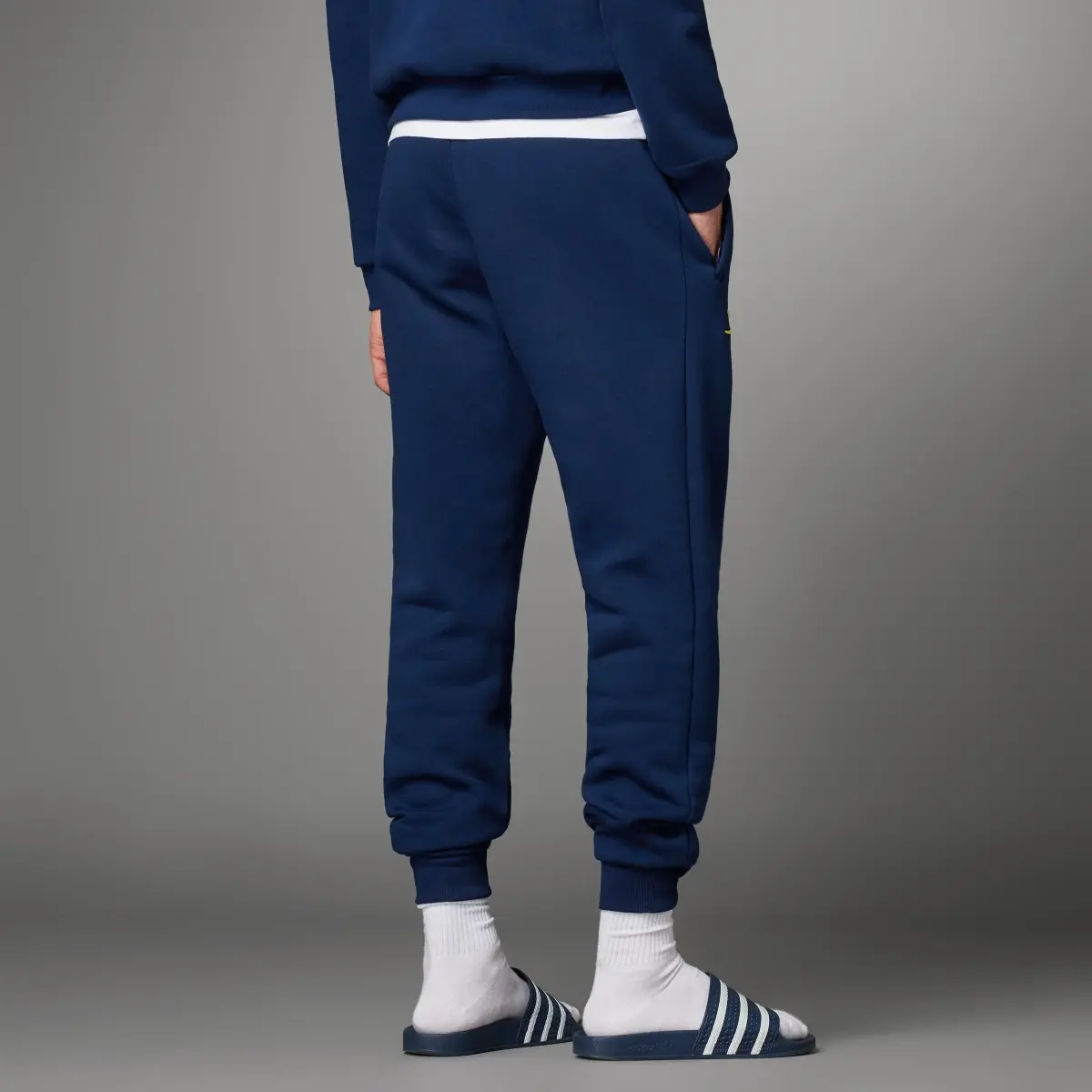 Adidas Arsenal Essentials Trefoil Pants. 2