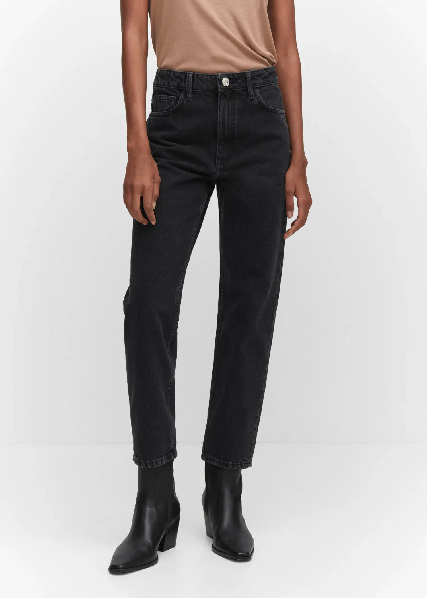 Mango Mom high-waist jeans. 2