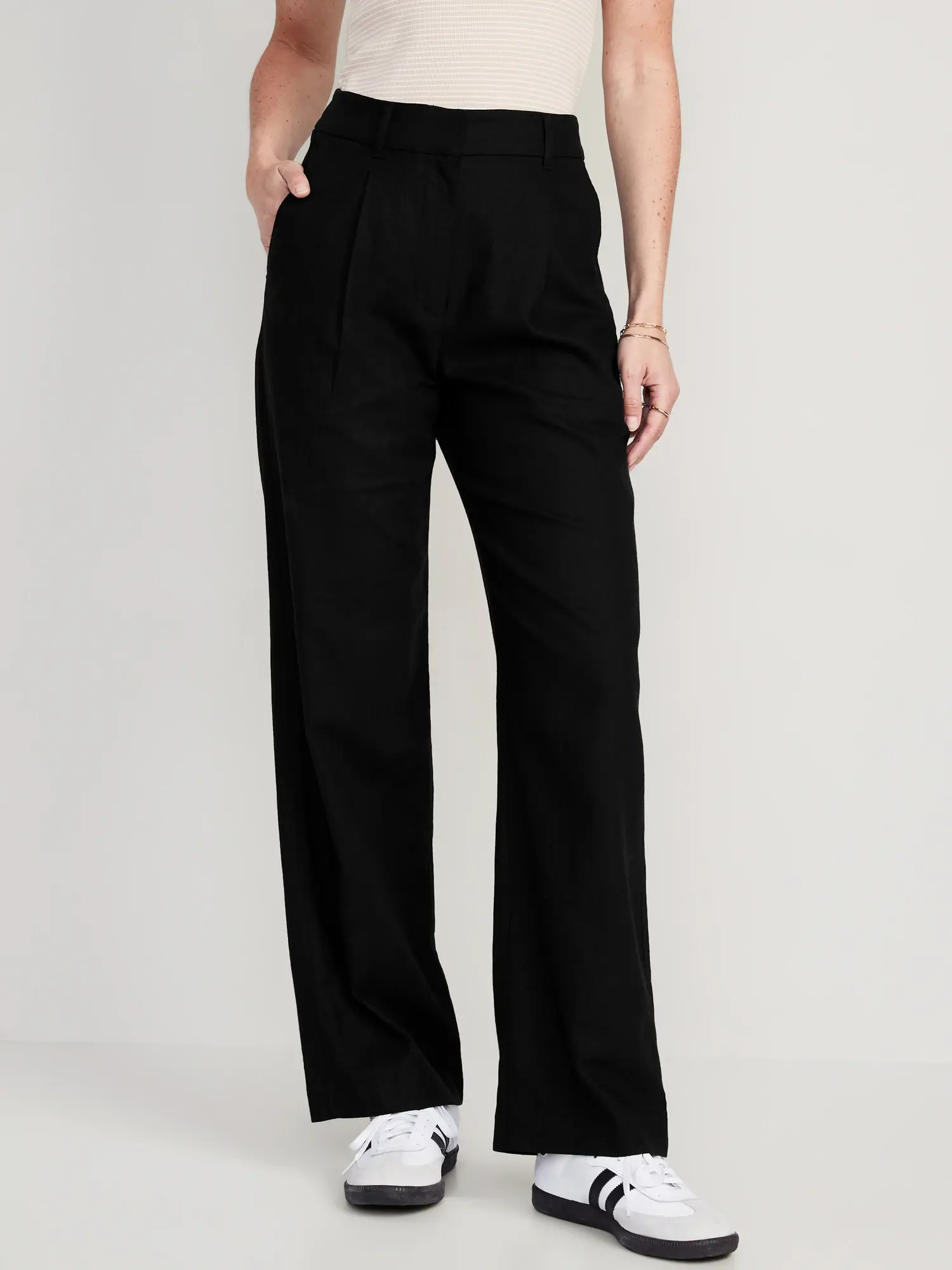 Old Navy Extra High-Waisted Pleated Taylor Wide-Leg Linen-Blend Trouser Pants for Women black. 1