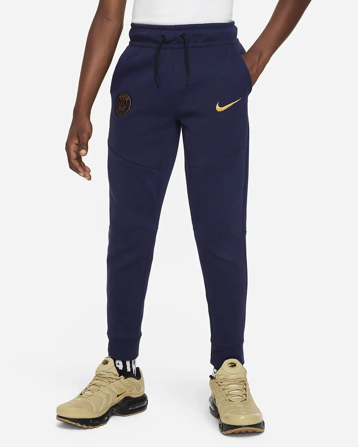 Nike Paris Saint-Germain Tech Fleece. 1