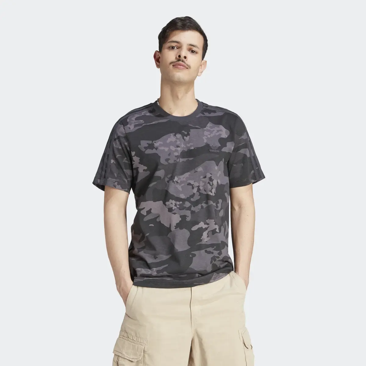 Adidas Camiseta Graphics Camo. 2