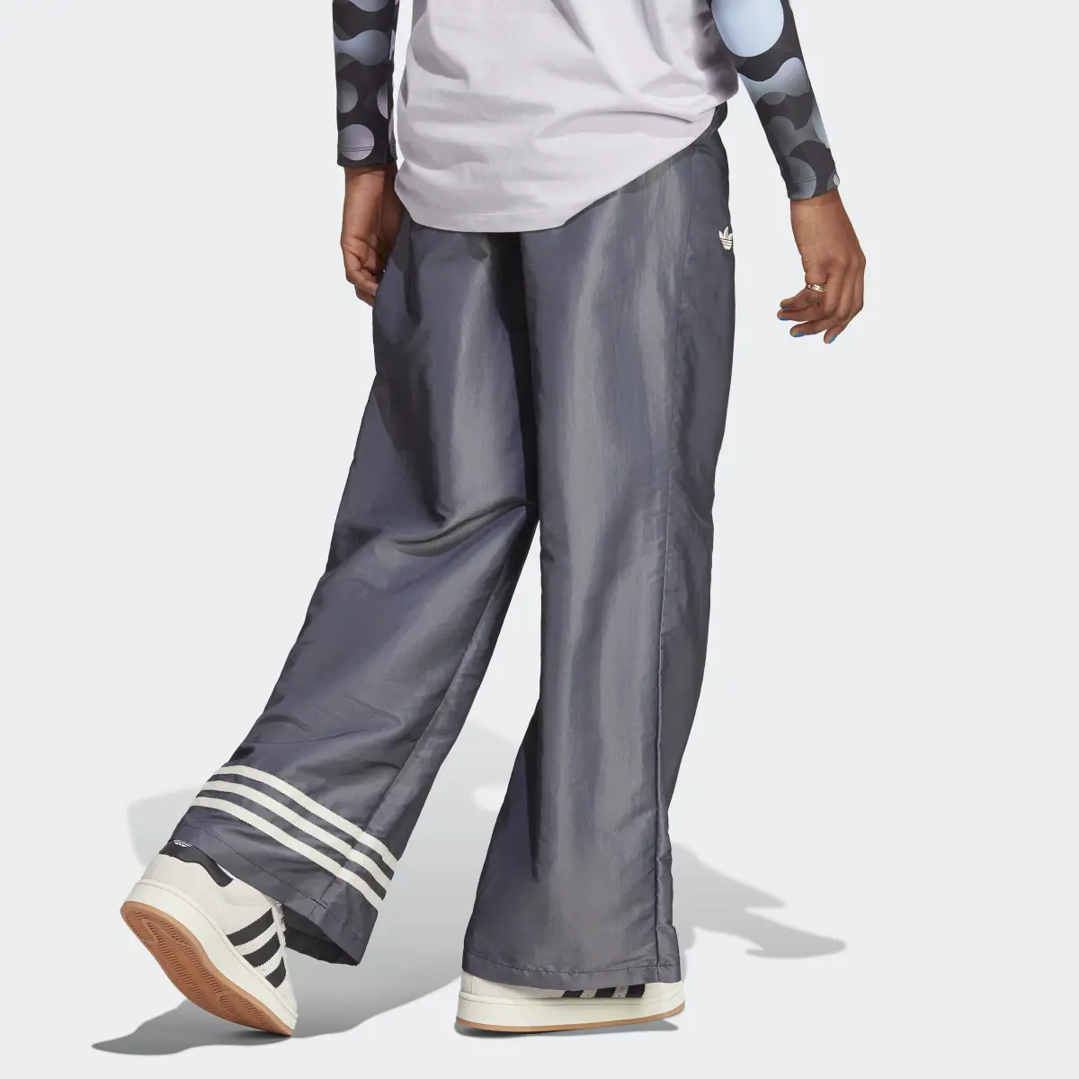 Adidas Pantalon à jambes larges. 2