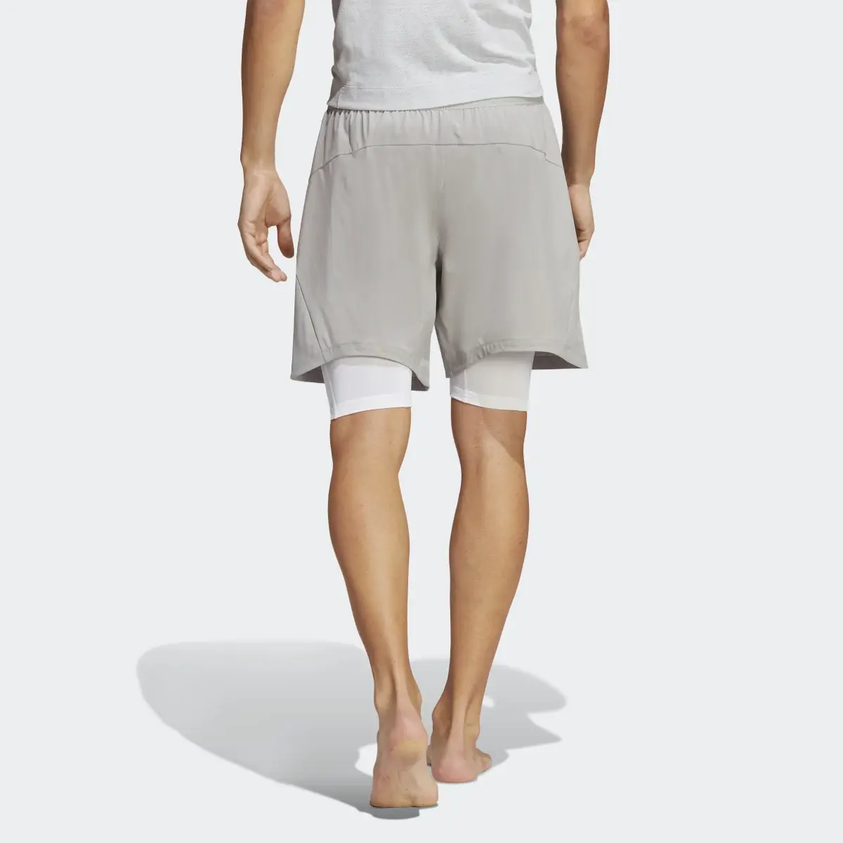 Adidas Pantalón corto Yoga Training 2-in-1. 2