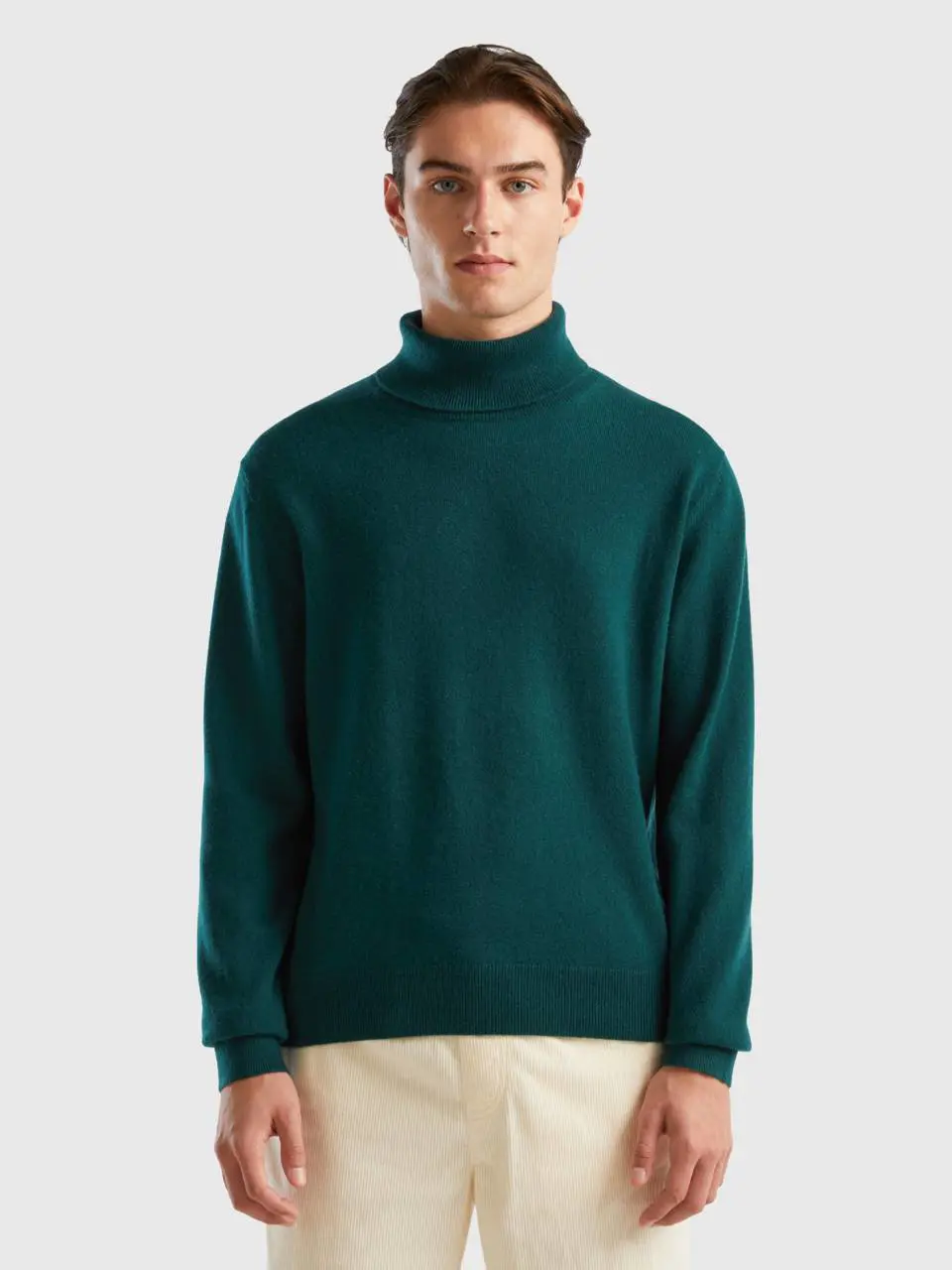 Benetton dark green turtleneck in pure cashmere. 1