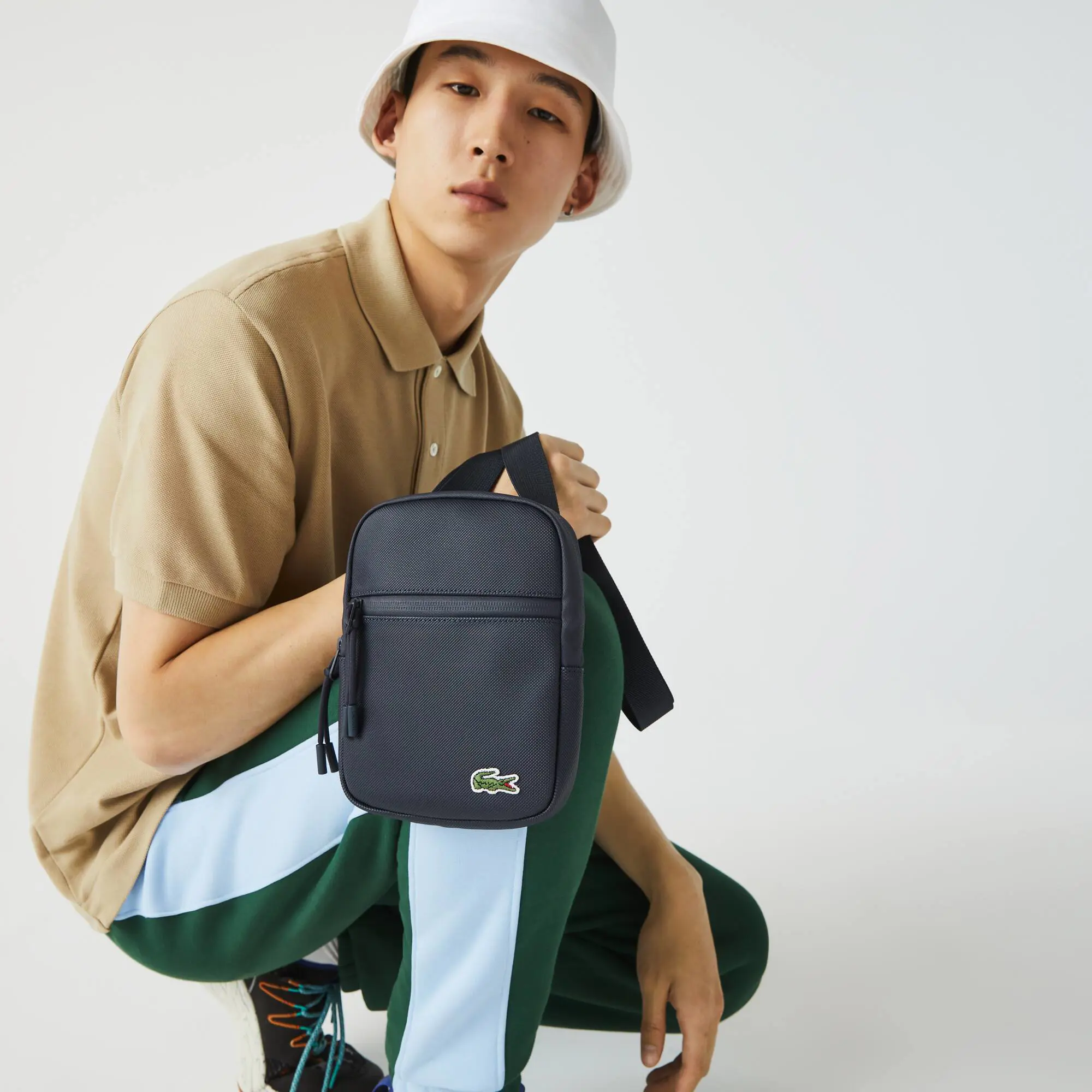 Lacoste Herren Umhängetasche LCST aus beschichtetem Canvas. 1 Lacoste Herren Umhängetasche LCST aus beschichtetem Canvas. 1