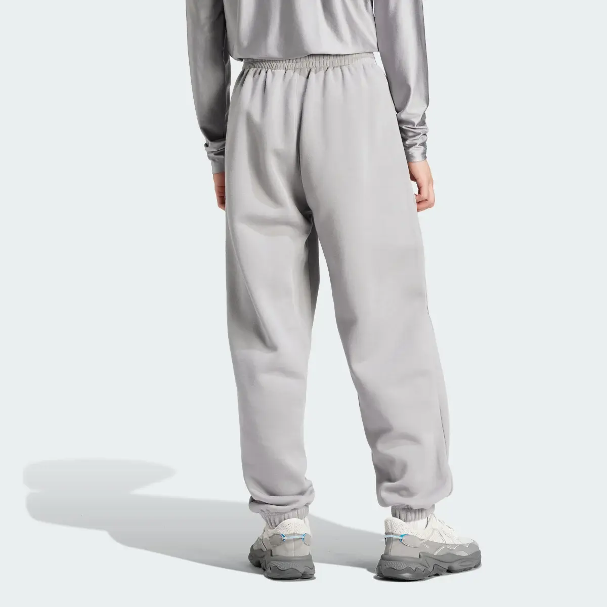 Adidas Spodnie dresowe Fashion. 2