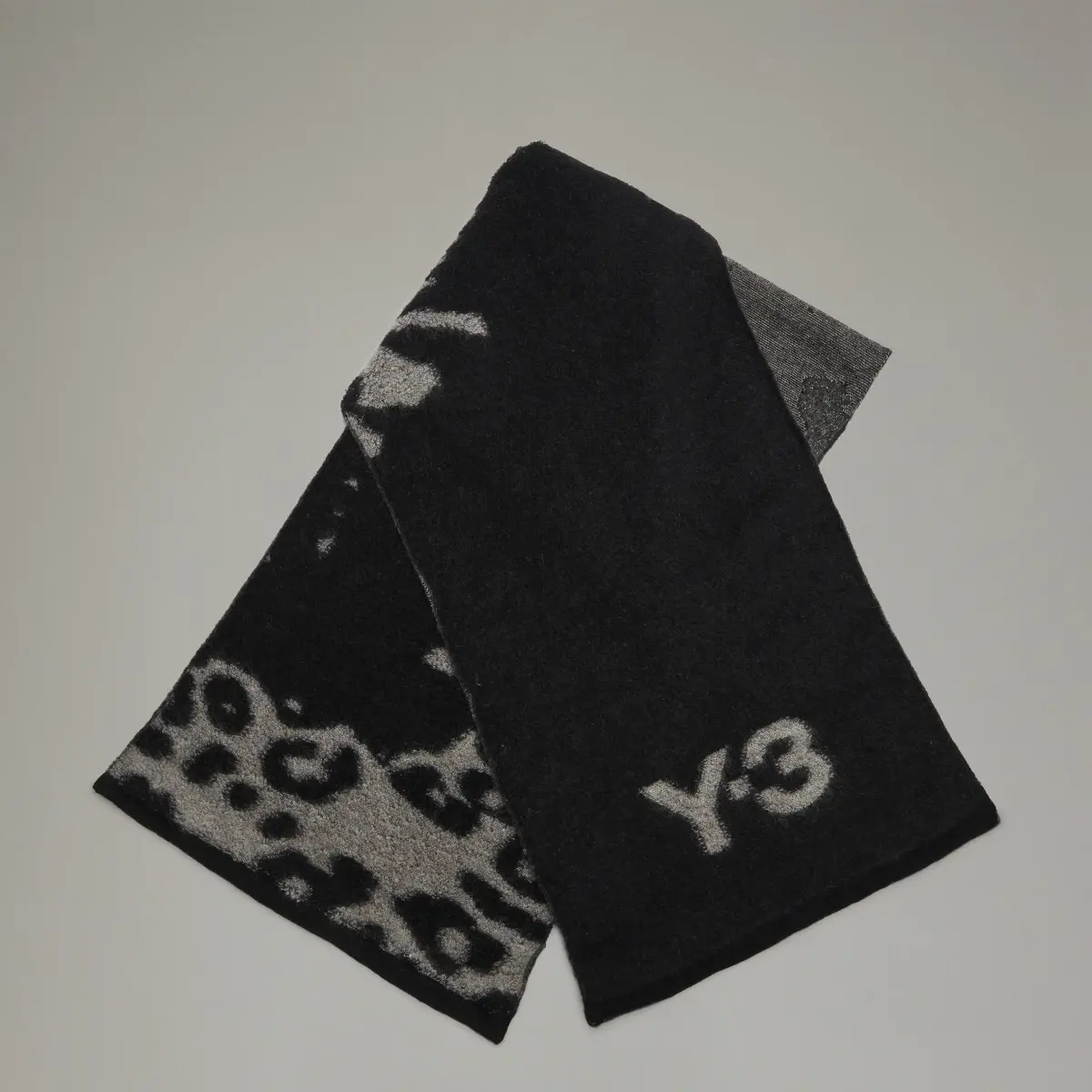 Adidas Y-3 AOP Scarf. 1