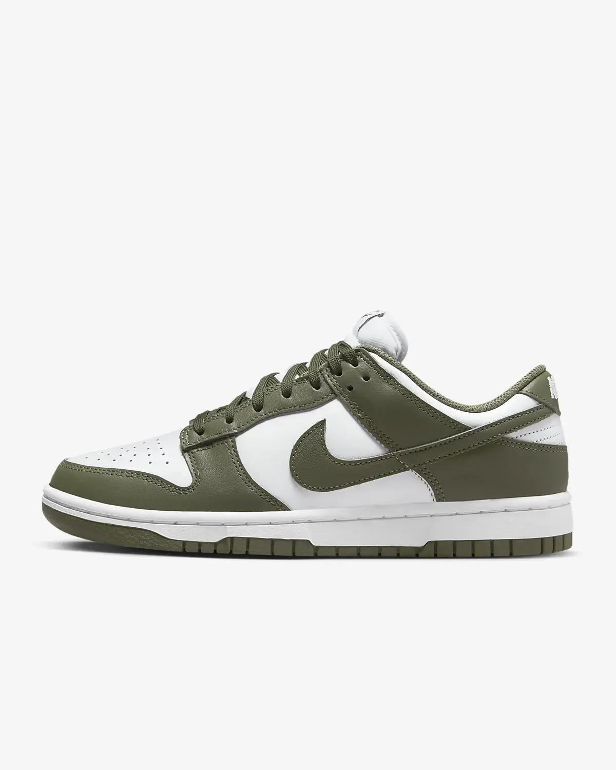 Nike Dunk Low. 1