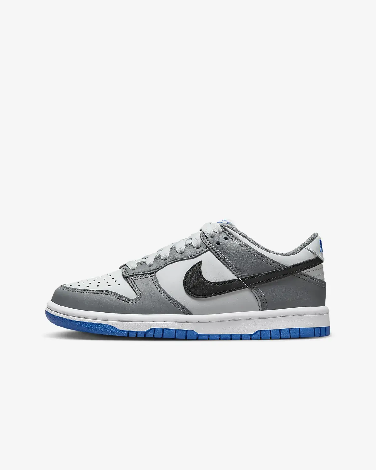 Nike Dunk Low. 1