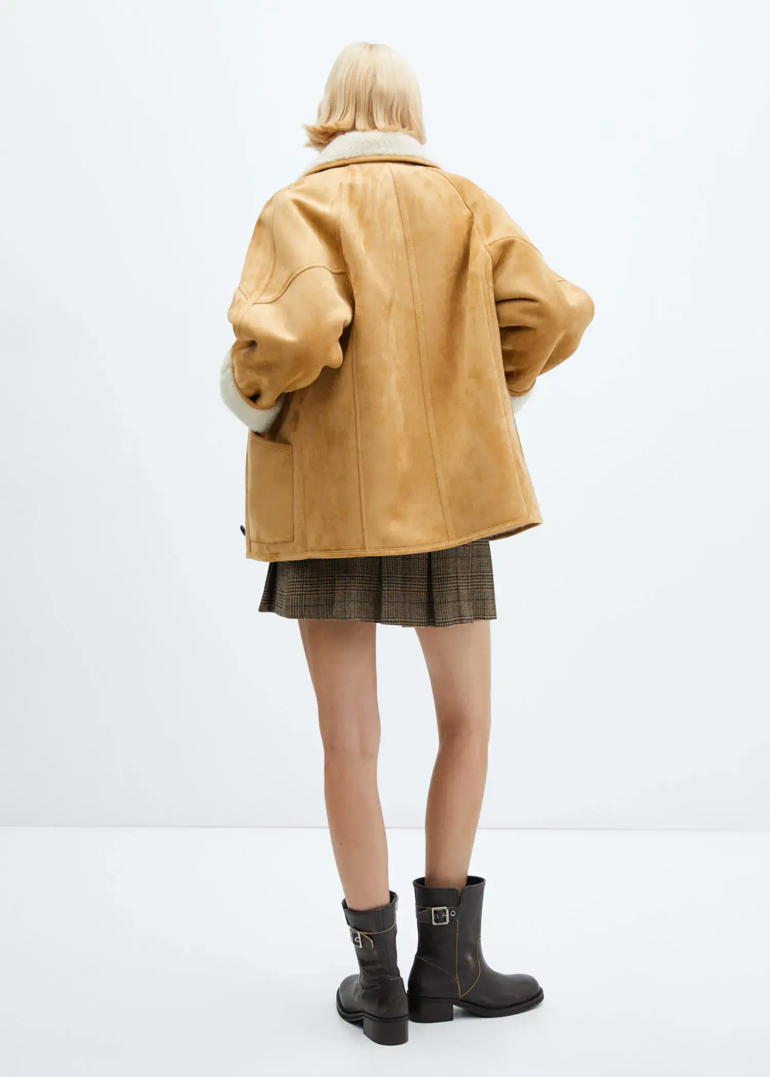 Mango Shearling-lined coat with buttons. 3