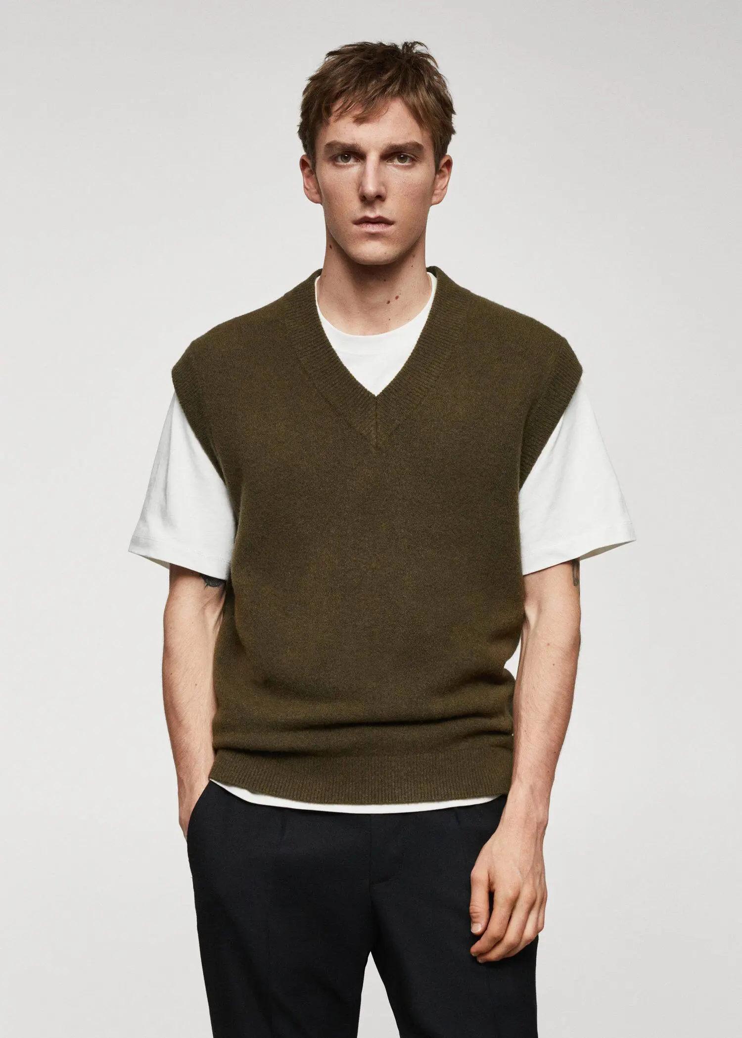 Mango V-neck knitted vest. 2