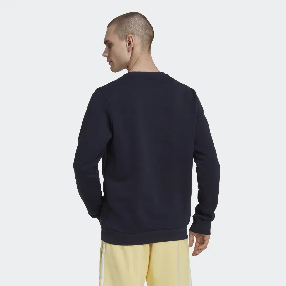 Adidas Sweatshirt Essentials. 3