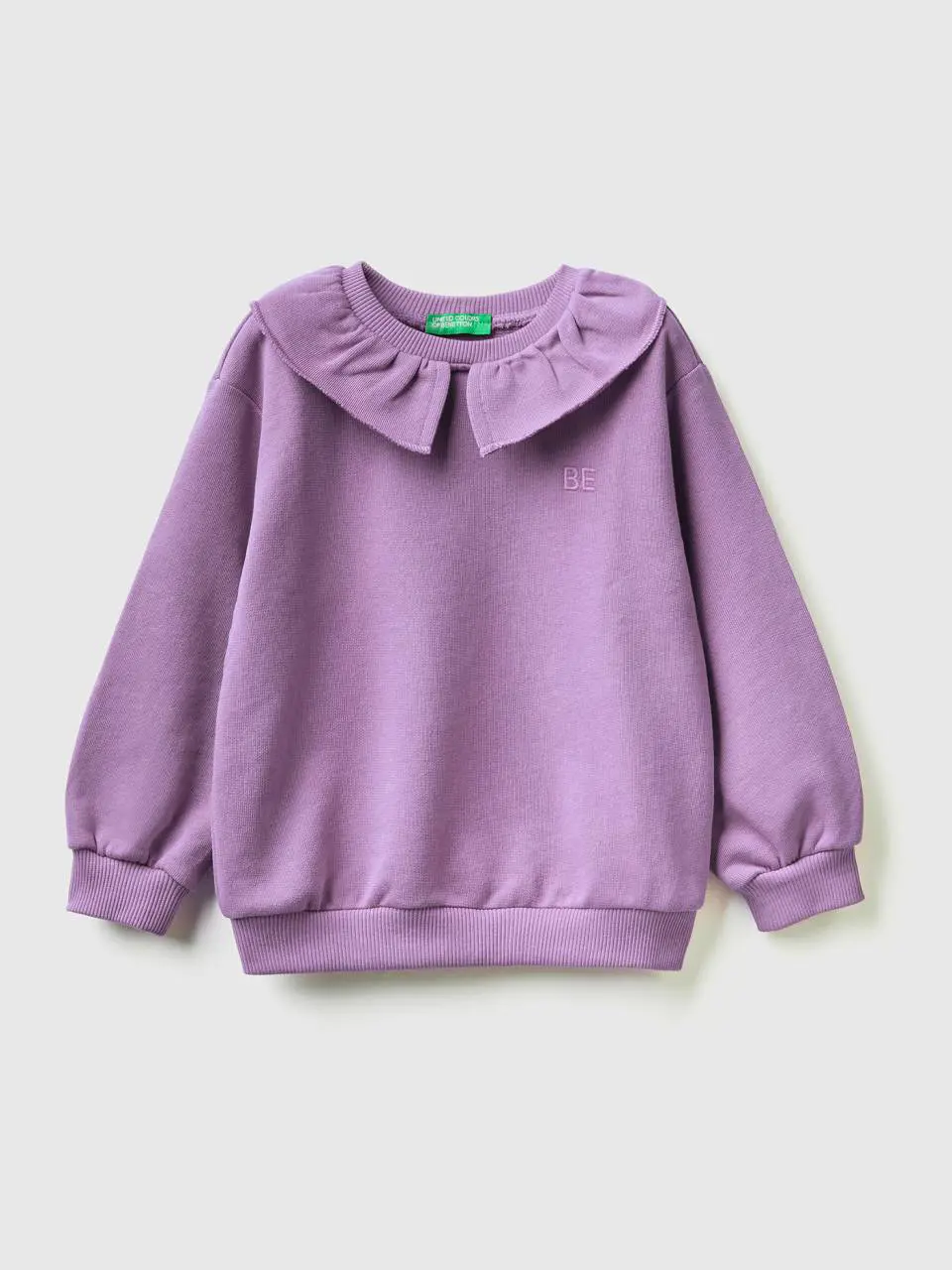 Benetton sweatshirt with collar and "be" embroidery. 1