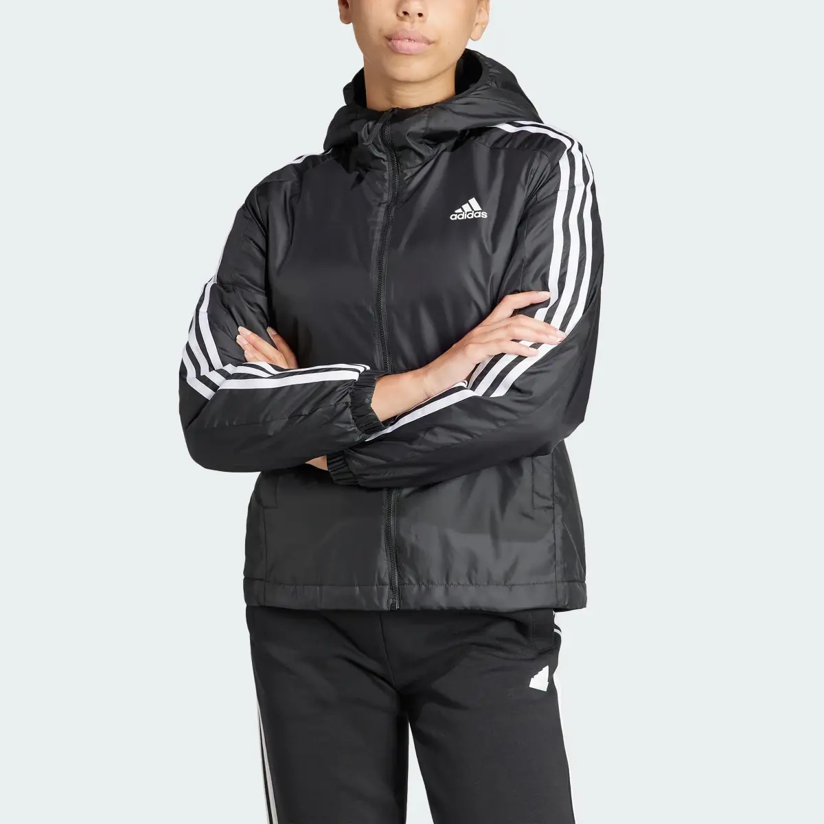 Adidas Chaqueta con capucha Essentials Insulated 3 bandas. 1