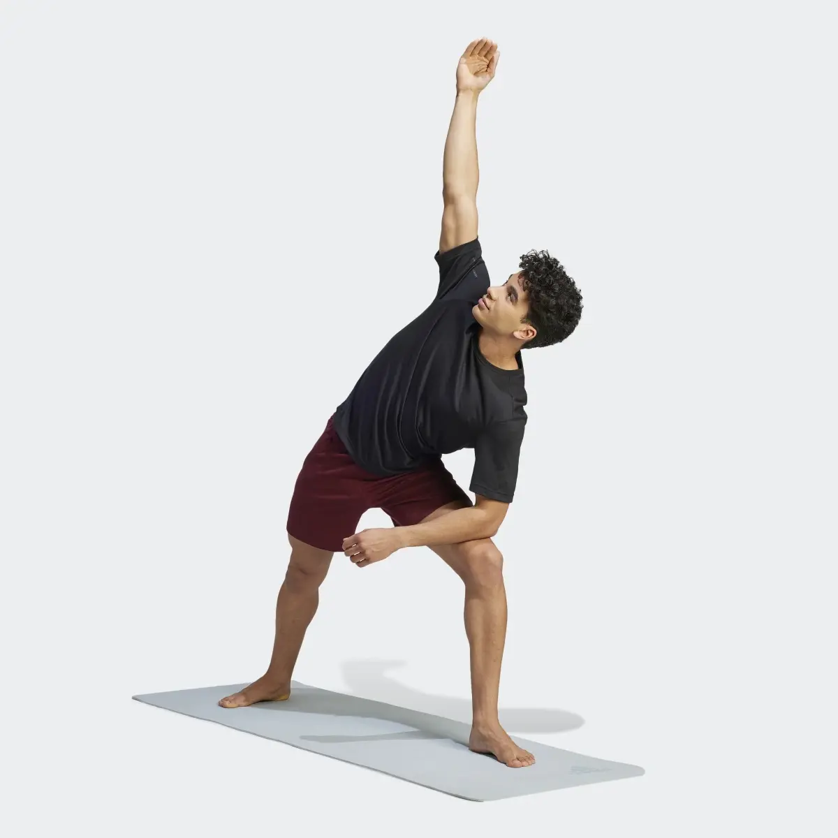 Adidas Yoga Training Şortu. 3