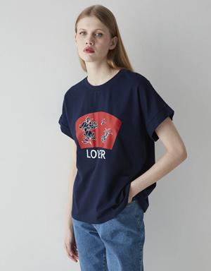 Slogan ve görsel baskılı tişört