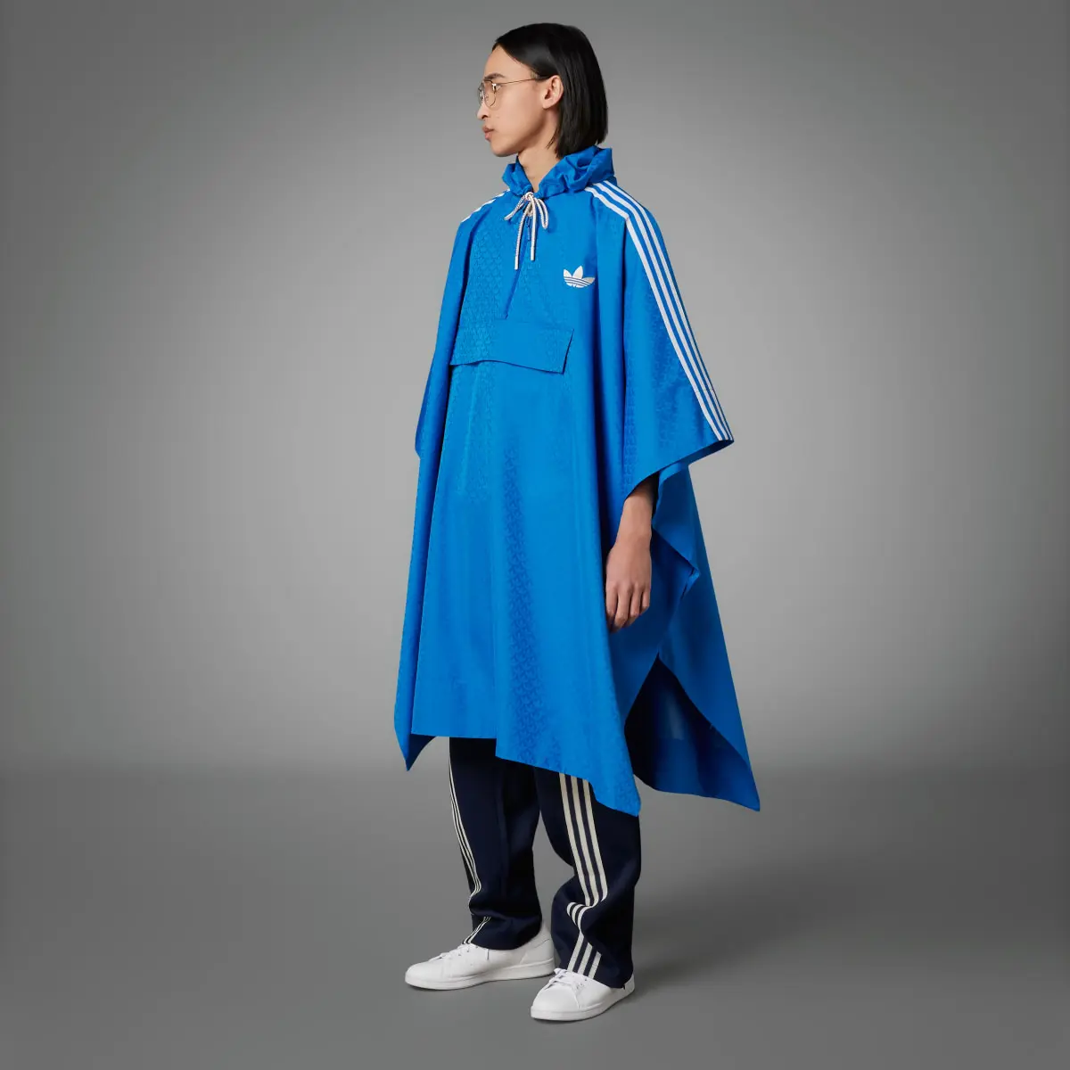 Adidas Adicolor 70s Monogram Poncho. 3 Adidas Adicolor 70s Monogram Poncho. 3