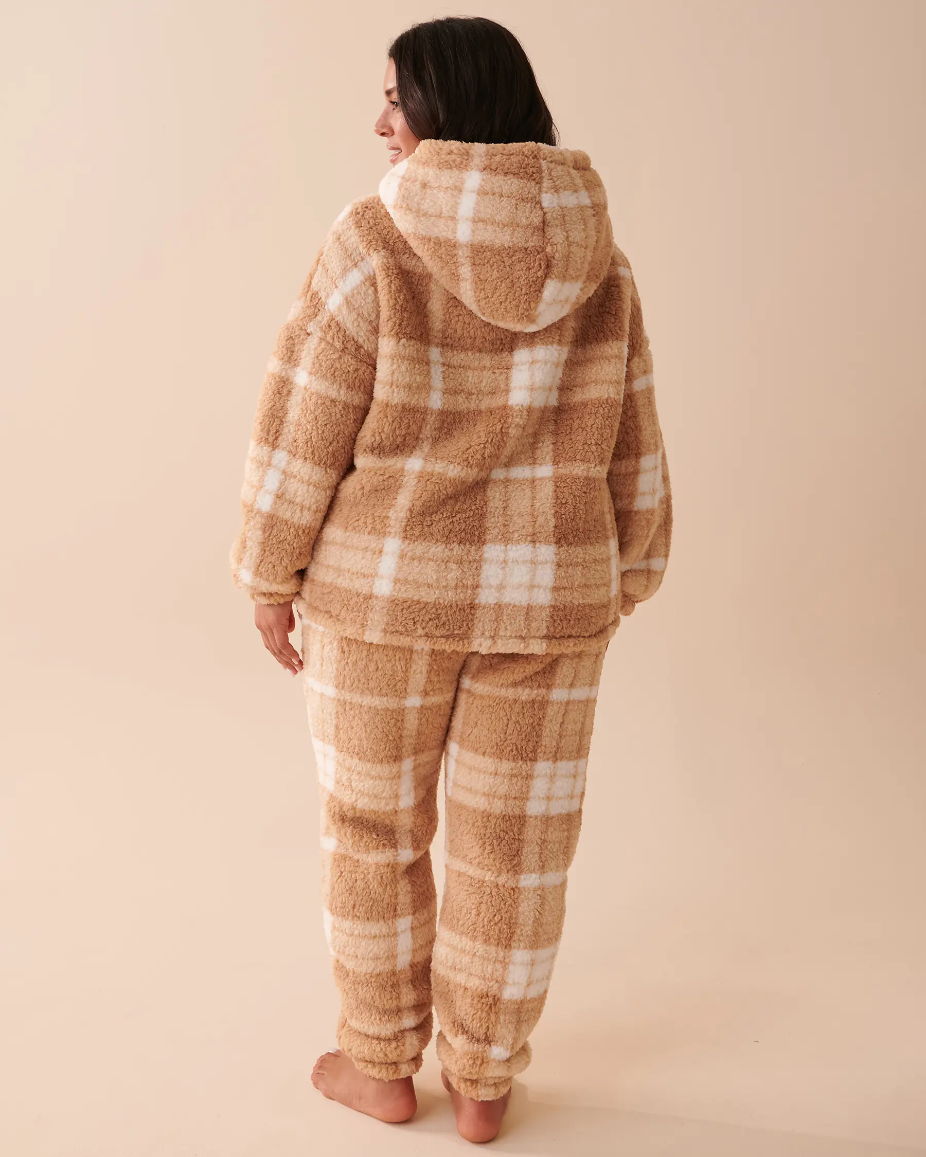 La Vie en Rose Plaid Sherpa PJ Set. 2