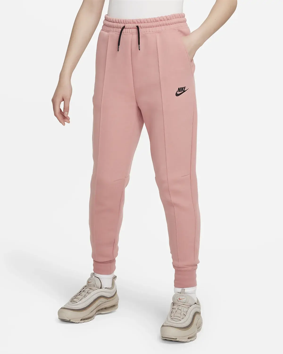 Nike Sportswear Tech Fleece. 1