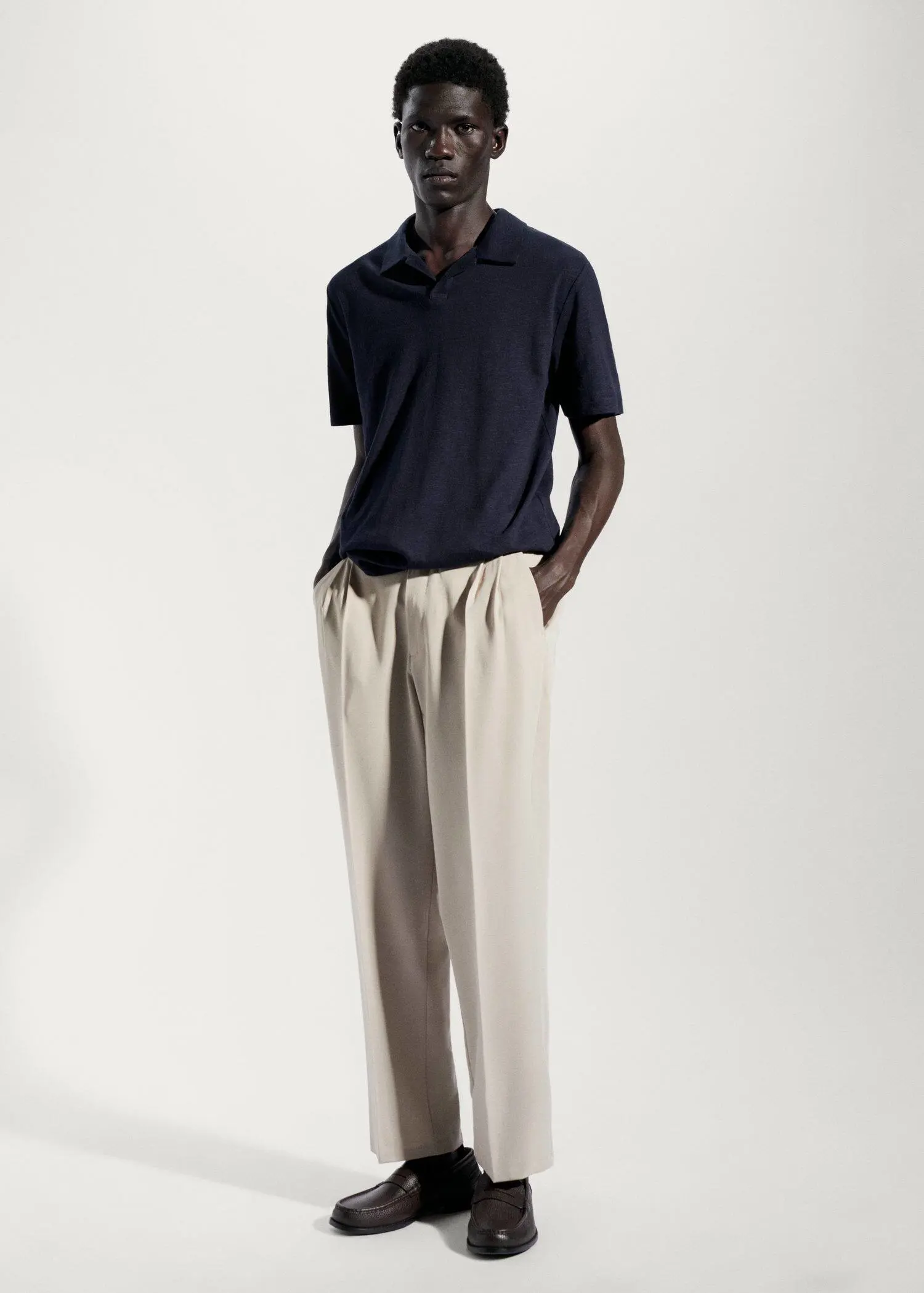 Mango Slim Fit-Poloshirt aus Baumwolle mit Leinen. 2