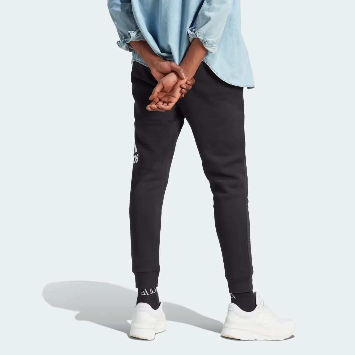 Adidas Essentials Fleece Tapered Cuff Big Logo Pants. 2