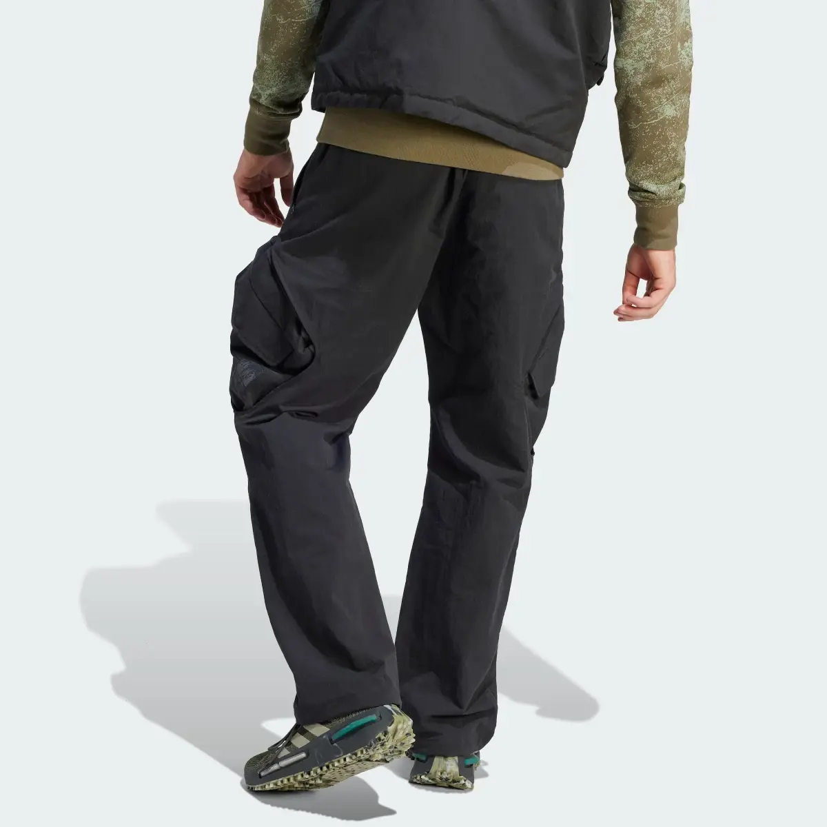 Adidas Adventure Premium Cargohose. 2