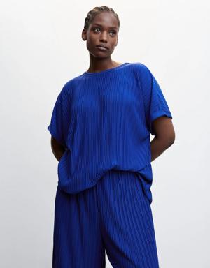 Short-sleeved pleated t-shirt