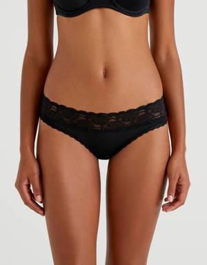 Stretch underwear with lace