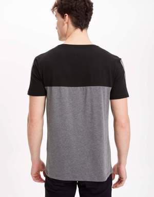 Defacto Yazı Baskılı Renk Bloklu T-shirt. 4 Defacto Yazı Baskılı Renk Bloklu T-shirt. 4