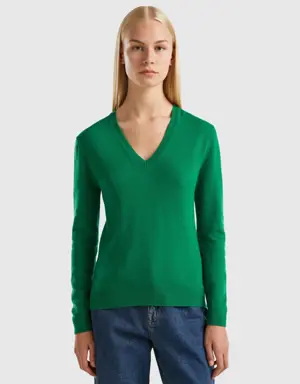 forest green v-neck sweater in pure merino wool