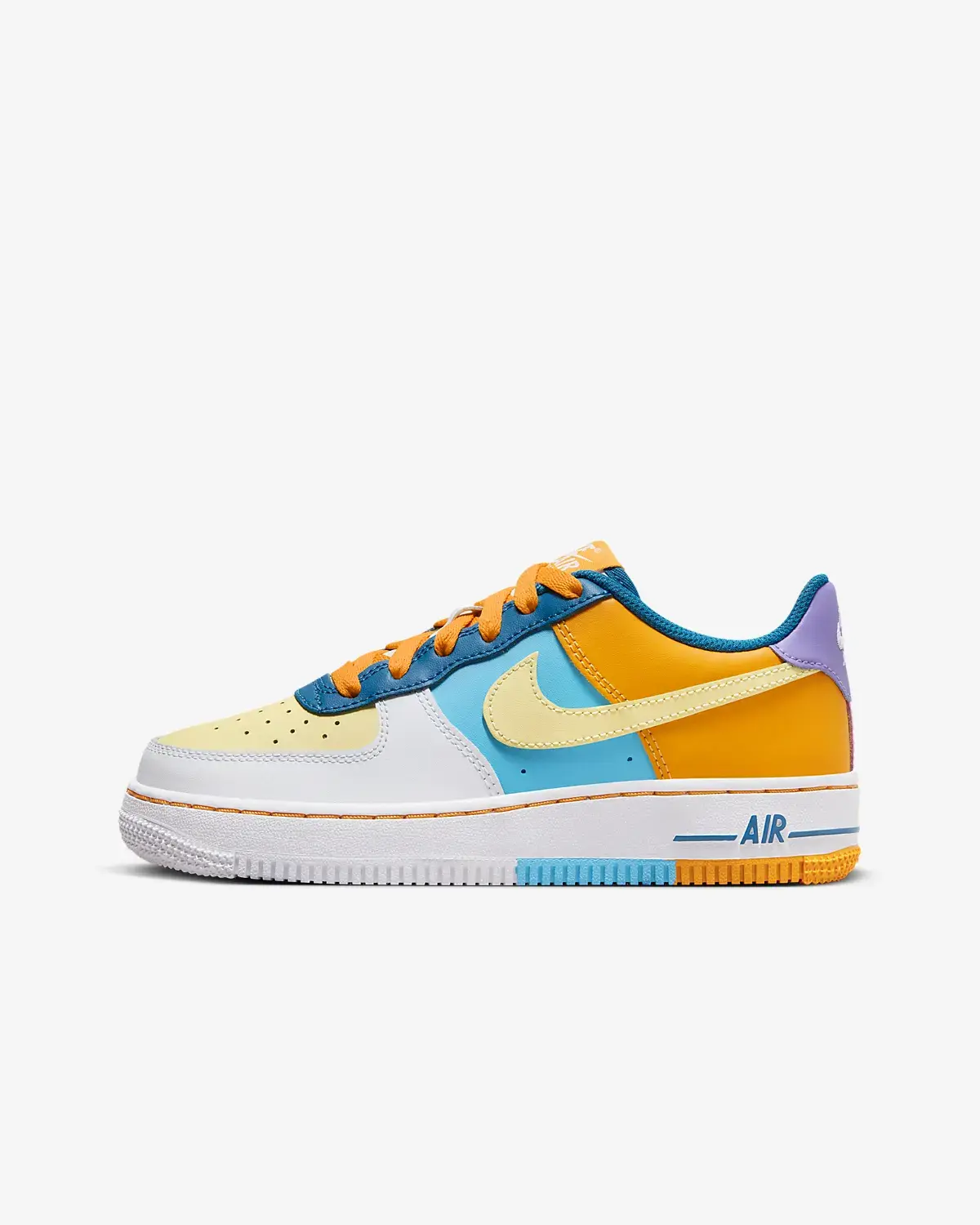 Nike Air Force 1 LV8. 1