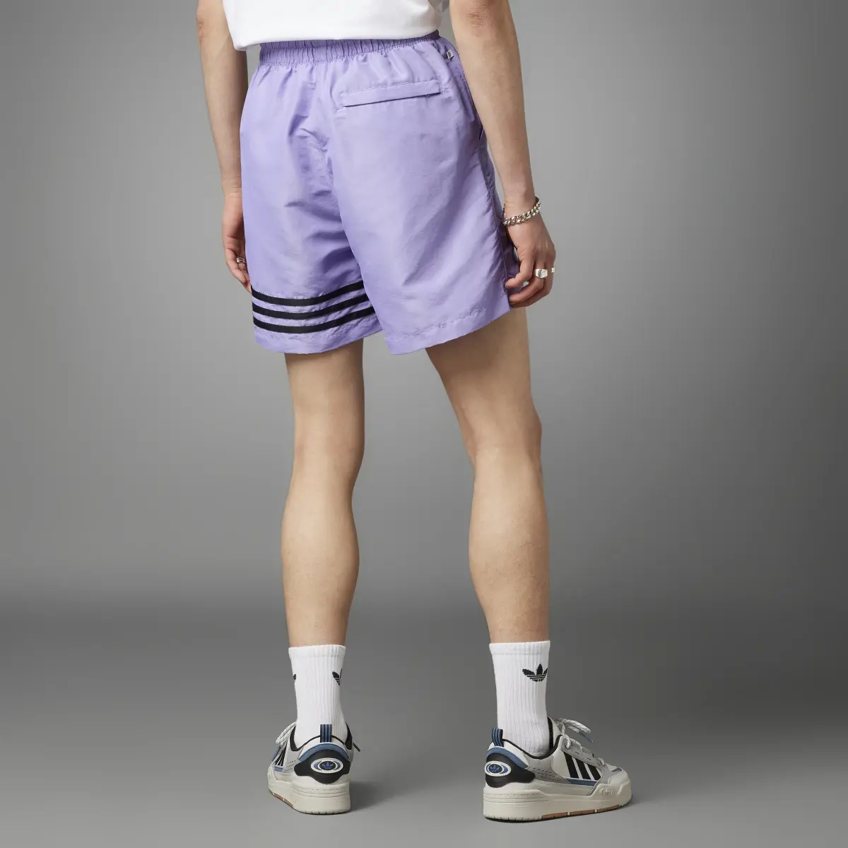 Adidas Adicolor Neuclassics Shorts. 2