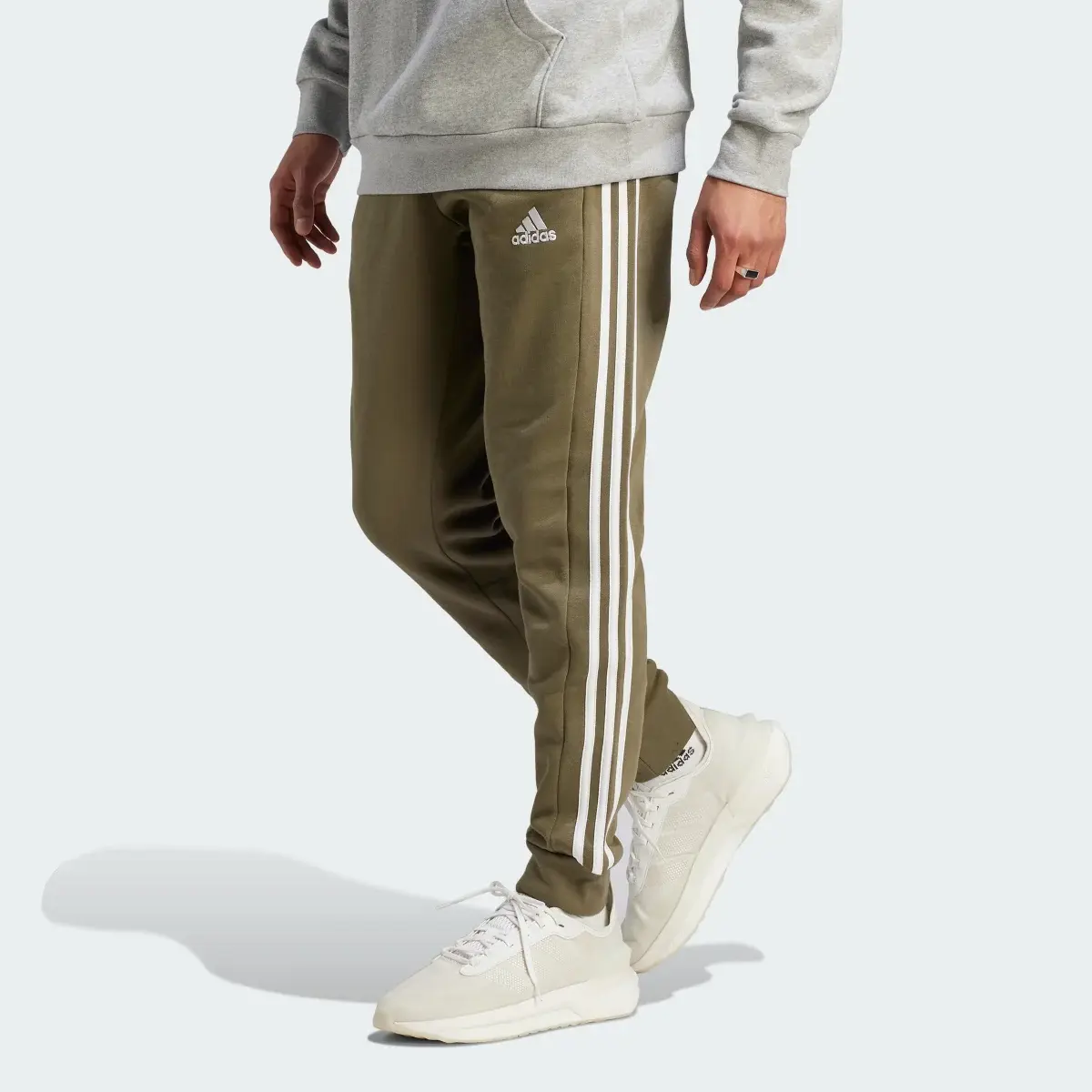 Adidas Pantaloni Essentials Fleece 3-Stripes Tapered Cuff. 1