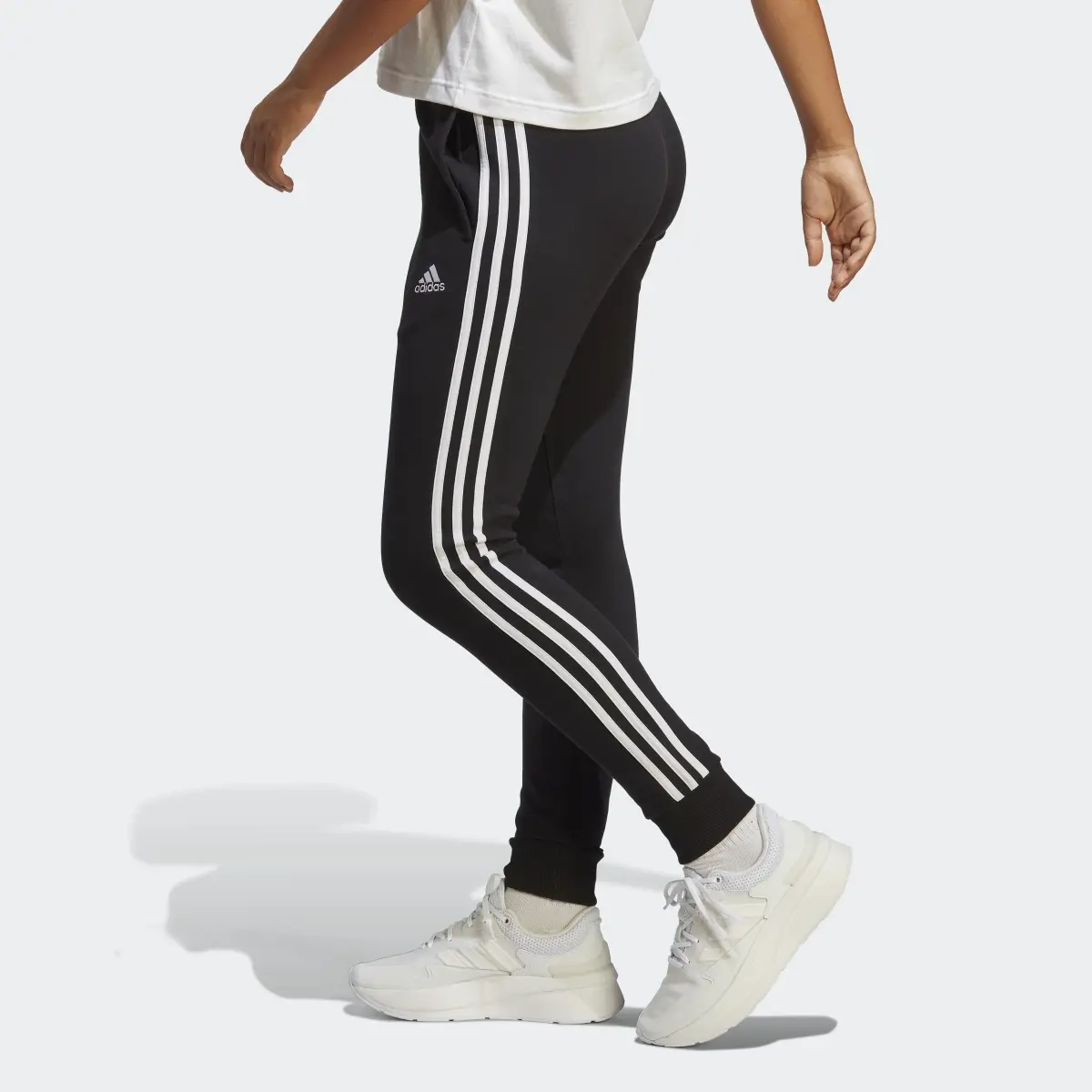 Adidas Pantaloni Essentials 3-Stripes French Terry Cuffed. 2
