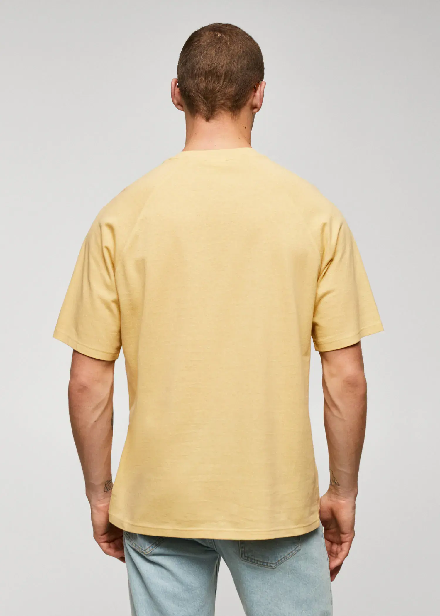 Mango Texturiertes T-Shirt aus Baumwoll-Leinen-Gemisch. 3