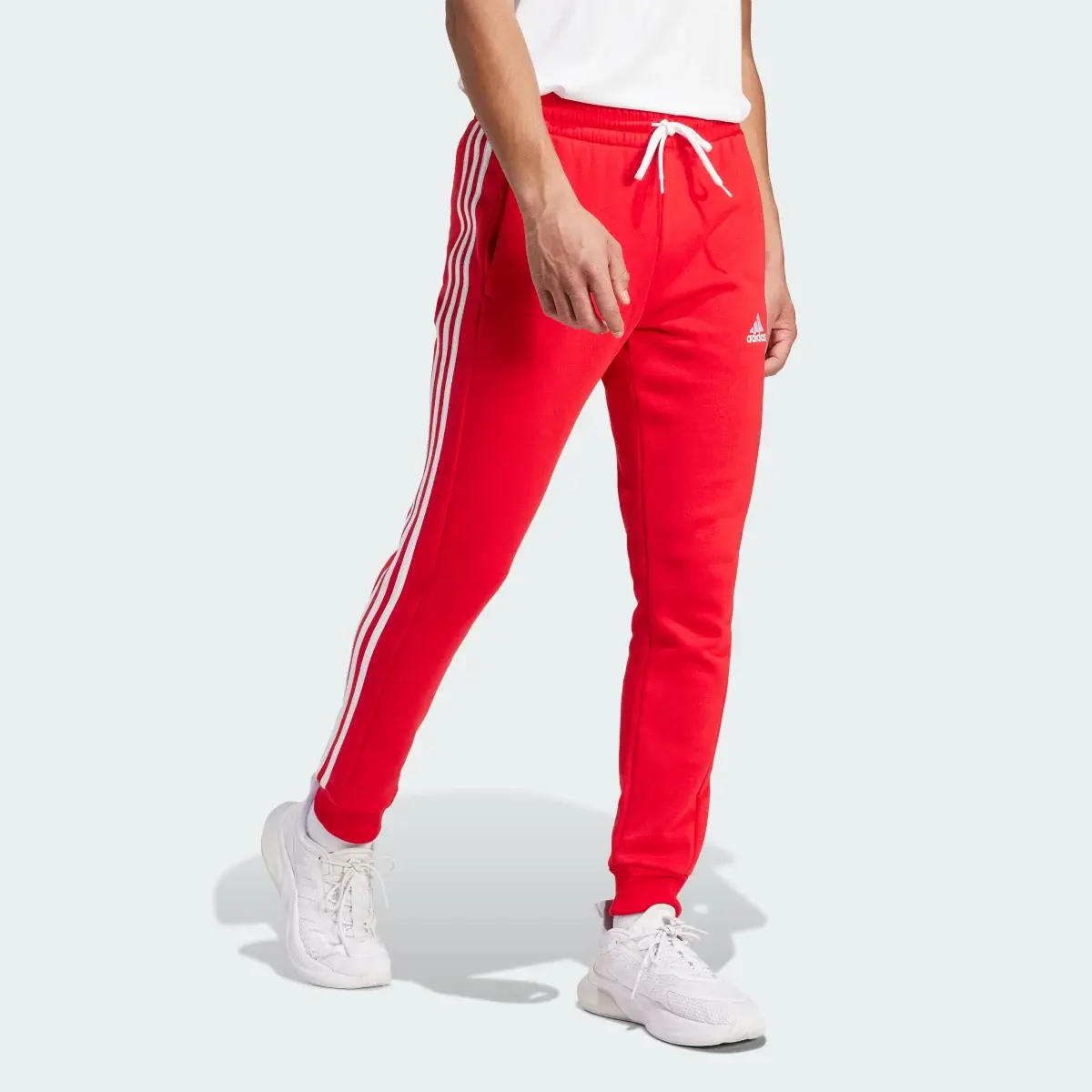 Adidas Pants Essentials 3 Franjas de Tela Fleece con Pierna Cónica y Puño Ajustado. 3