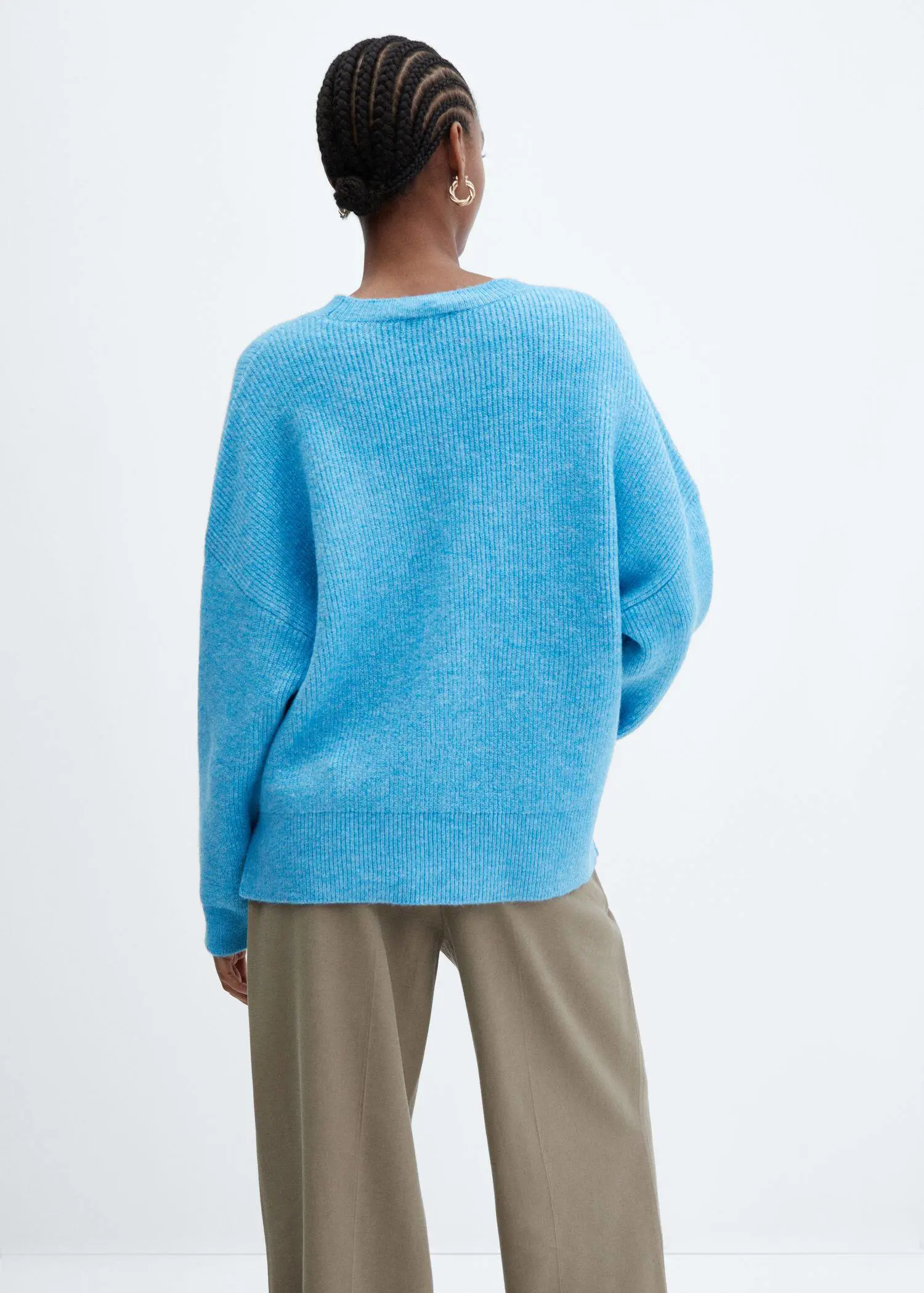 Mango Sweter oversize z obniżoną linią ramion. 3