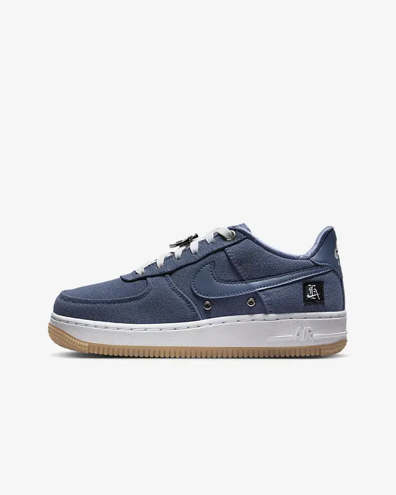 Nike Air Force 1 LV8. 1