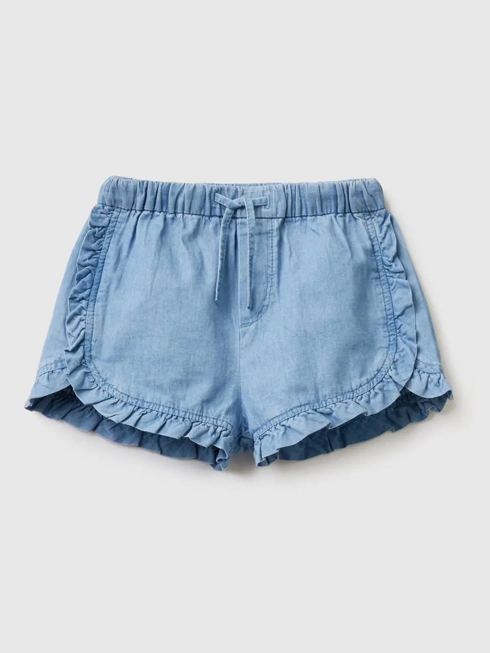 Benetton shorts in chambray with ruffles. 1