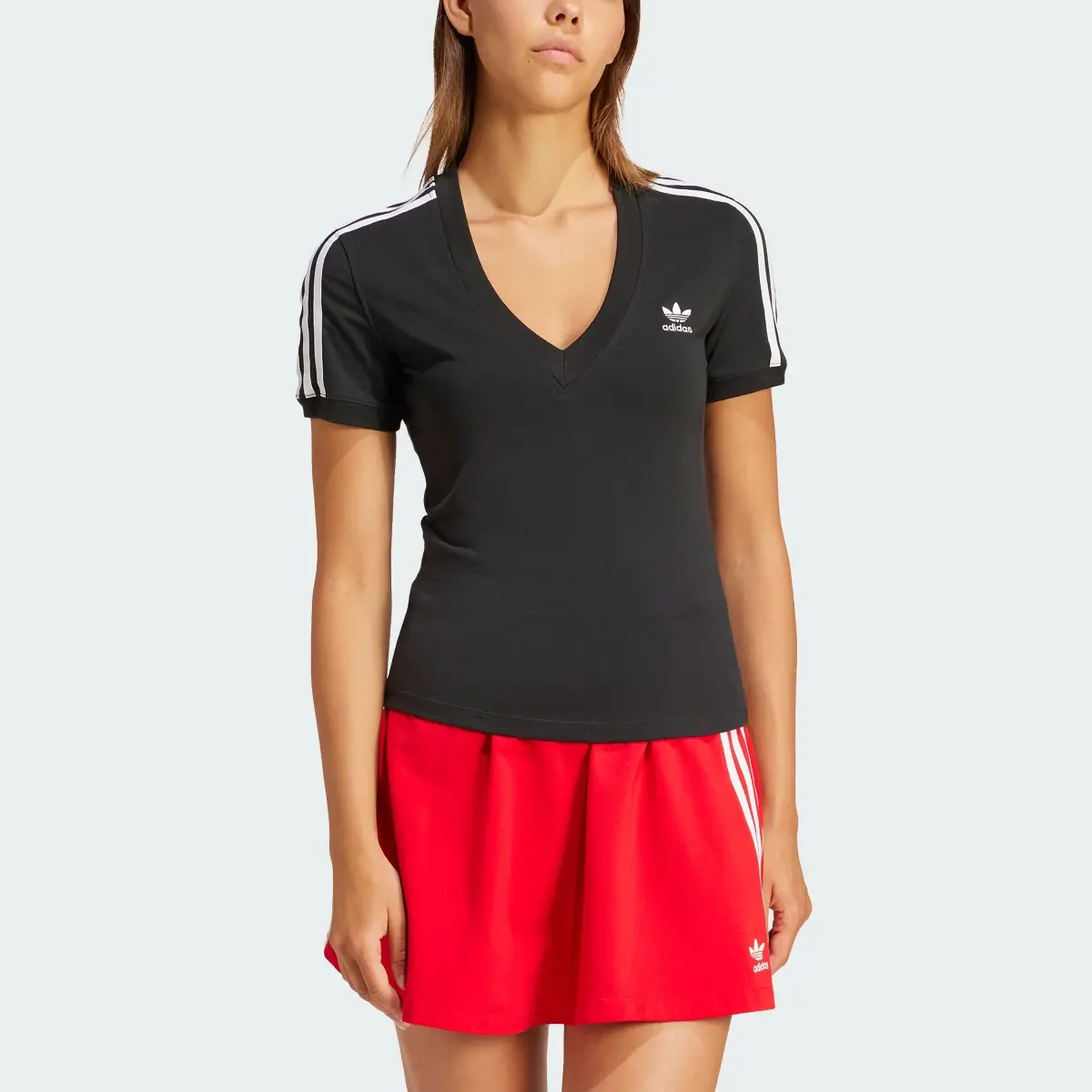Adidas T-shirt Justa com Gola em V 3-Stripes. 1