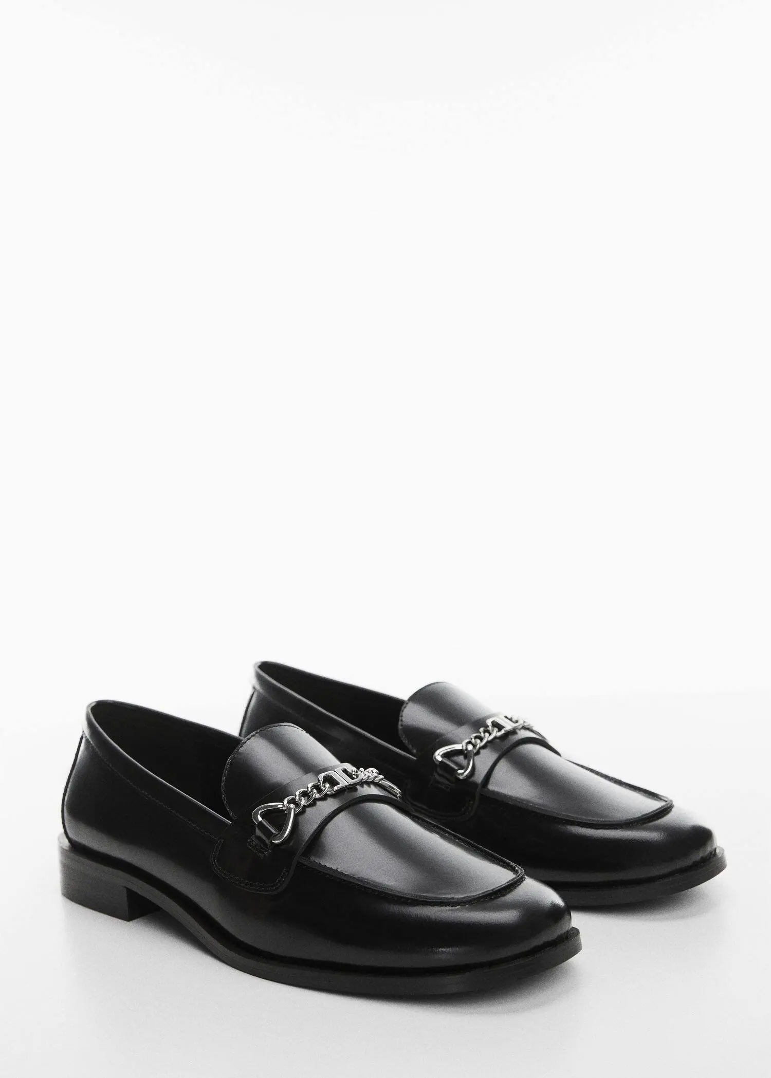 Mango Leather loafers with chain. 1
