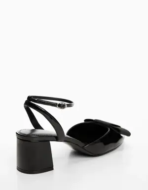 Patent leather bow shoe