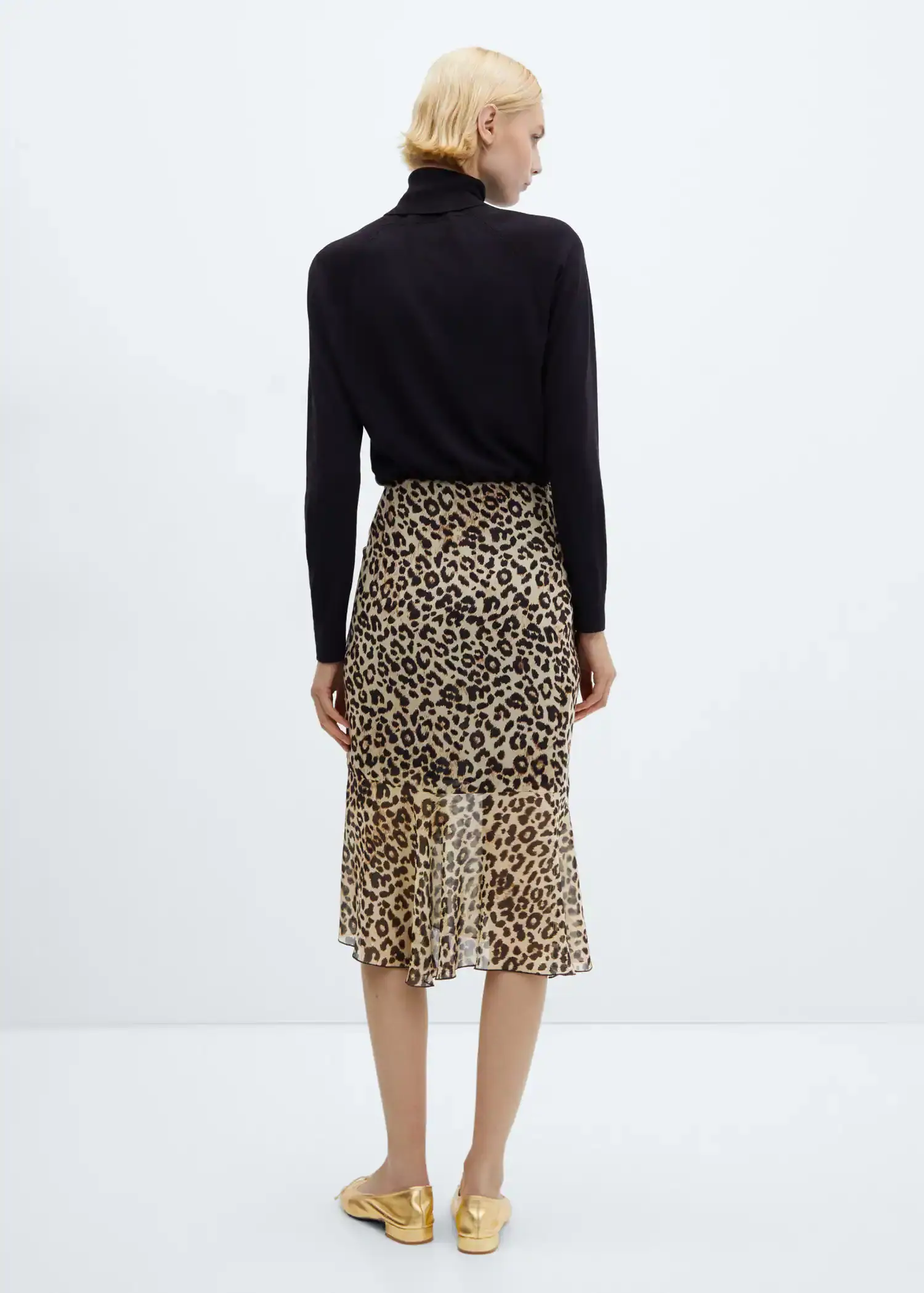 Mango Leopard skirt with gathered detail. 3