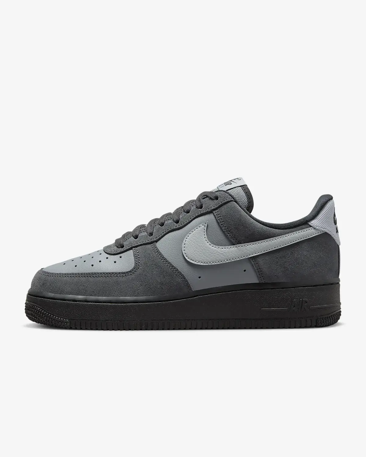 Nike Air Force 1 LV8. 1